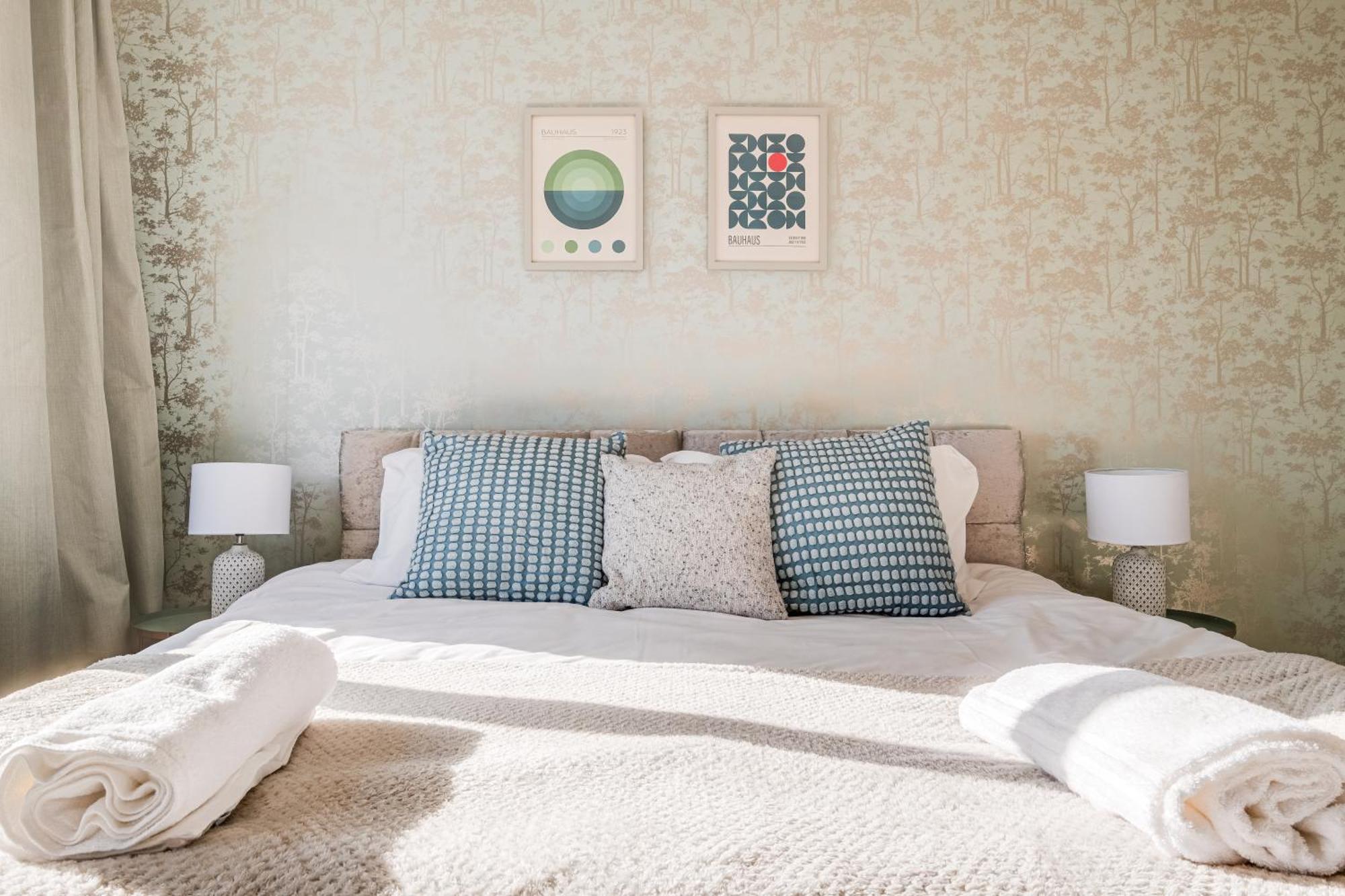 בדפורד Comfy And Freshly Redecorated Home By Our Home Short Stays Close To Town Centre With Free Parking מראה חיצוני תמונה